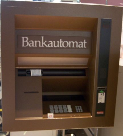 Image:Fr&uuml;her Bankautomat von Nixdorf.jpg
