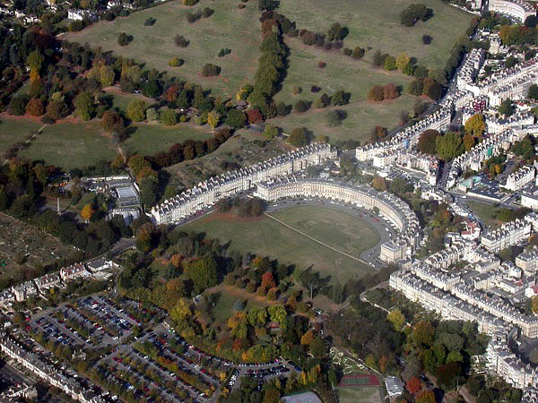 Image:BathRoyalCrescentAirial.morecontrast.jpg