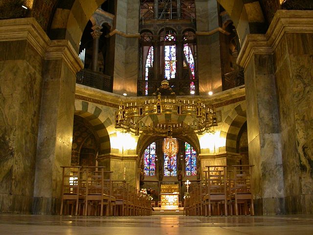 Image:Aachener dom oktagon.jpg