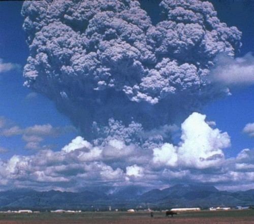 Image:Pinatubo ash plume 910612.jpg