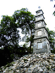 Th&aacute;p B&uacute;t (pen tower) next to Ho&agrave;n Kiếm Lake (2007)