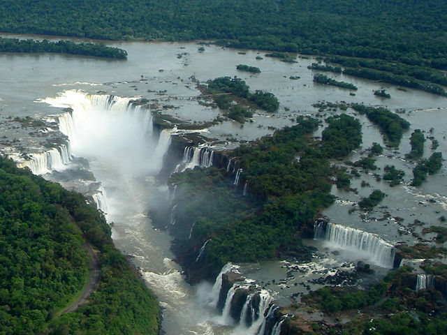 Image:Foz de Igua&ccedil;u 27 Panorama Nov 2005.jpg