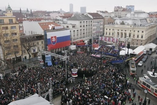 Image:Bratislava's Hviezdoslavovo Square 2005-02-24.jpg