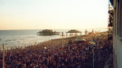&ldquo;The Big Beach Boutique II&rdquo;: over 250,000 watched Fatboy Slim (July 2002)