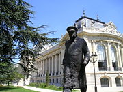 Churchill and Le Petit Palais near Les Champs-&Eacute;lys&eacute;es