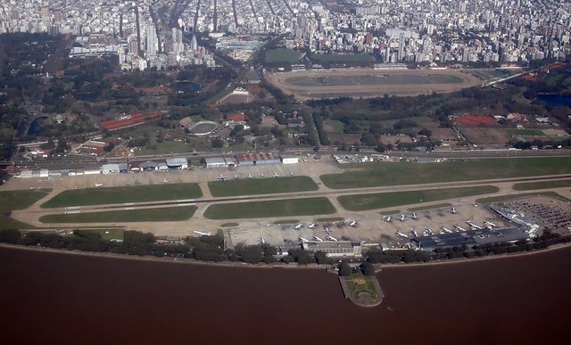 Image:Aeroparque Jorge Newberry-Overview (by Dar&iacute;o Crusaf&oacute;n).jpg