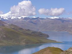 Yamdrok tso lake