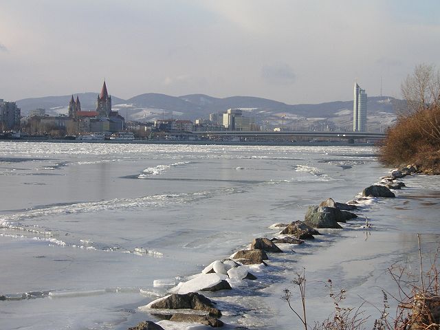 Image:Frozen Danube Reichsbr&uuml;cke.JPG