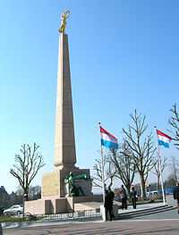 The G&euml;lle Fra monument commemorates those who volunteered for service in the armed forces of the Allies in World War I.
