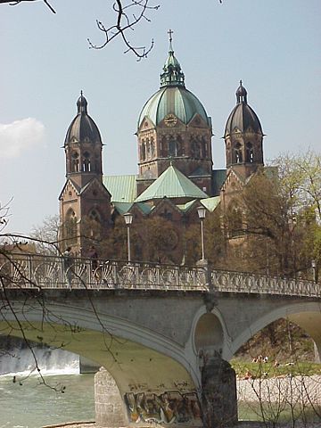 Image:St. Lukas M&uuml;nchen mit Kabelsteg.jpg