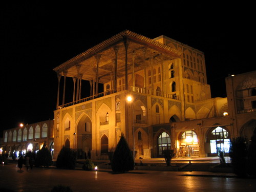 Image:Ali Qapu night.jpg