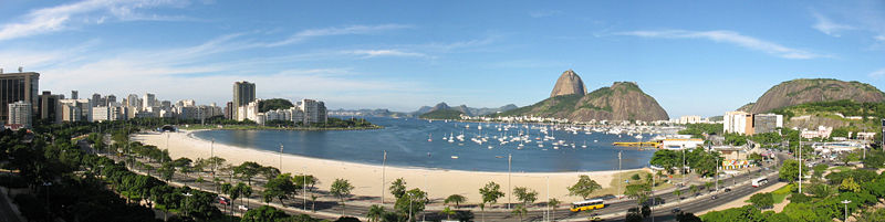Panoramic view of Praia de Botafogo (Botafogo Beach) with P&atilde;o de A&ccedil;&uacute;car and Morro da Urca in the background.