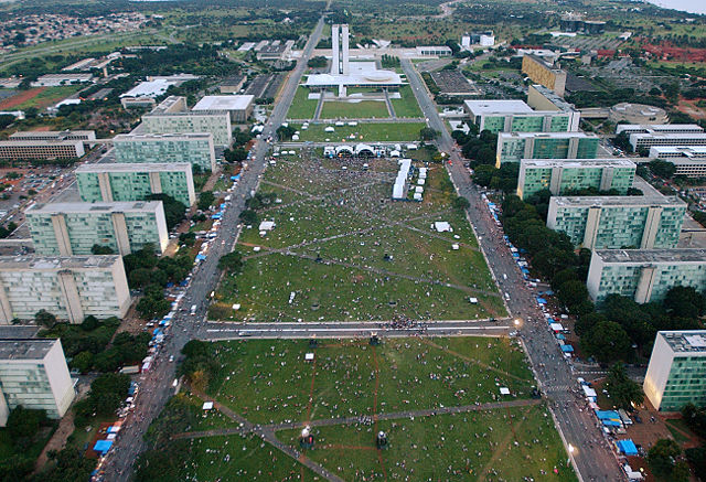 Image:Bras&iacute;lia-21-04-2008.jpg