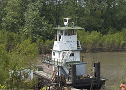 Tug Holly J near Ste. Genevi&egrave;ve, Missouri.