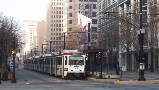 Image:TRAX train downtown.jpg
