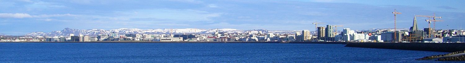 Panorama of the northern seashore of Reykjav&iacute;k, as seen from &Ouml;rfirisey.